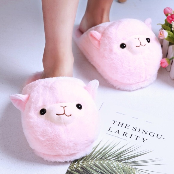 BRAND NEW Pink Plush Alpaca Slippers - Picture 4 of 12